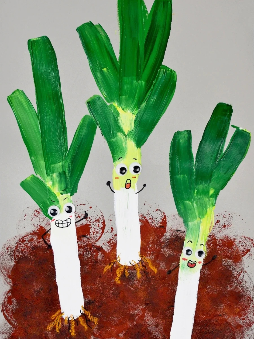 运用白色和绿色的水粉颜料,绘画出地里的大葱