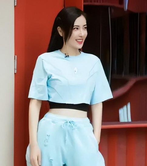 巩俐卸妆后,李若彤卸妆后,玲花卸妆后,网友回复:差距也太大了