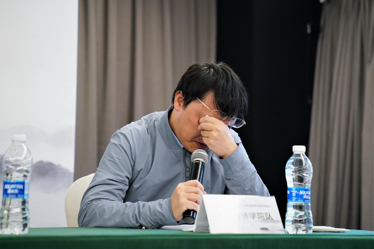 胡耀宇发布会落泪:幸运保级一定是小范在保佑我们