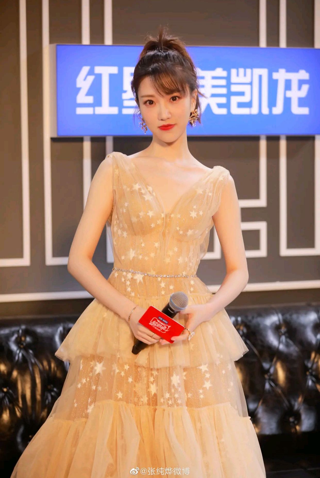 张纯烨:明媚皓齿,清纯动人