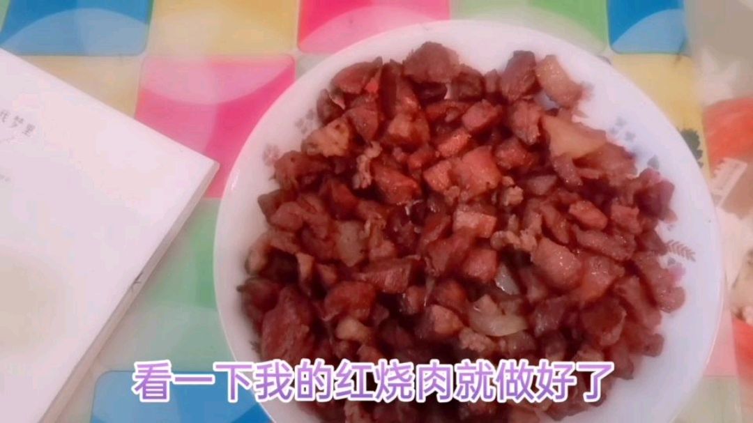 拿一块过年时候的肉来做红烧肉,配着面条吃,绝了