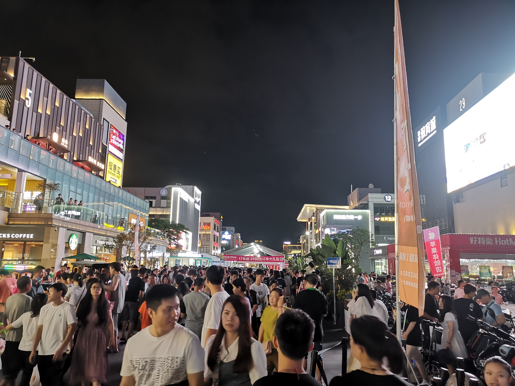 深圳龙华夜景图片实拍图片