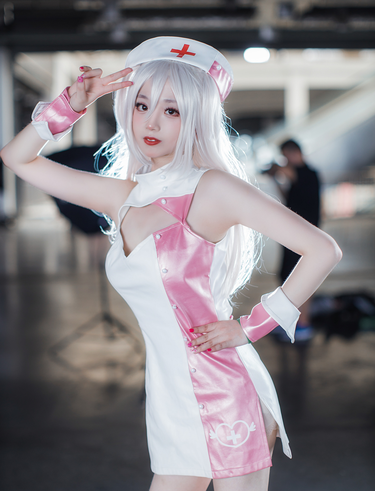 白毛护士同人cos,小姐姐明明很性感,却偏偏爱卖萌