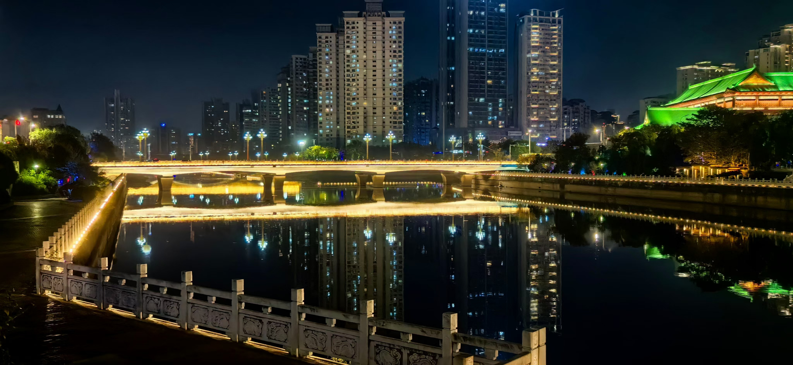 南昌夜景,图一,滕王阁,图二图三,绳金塔,图四,江西省美术馆,最后把一