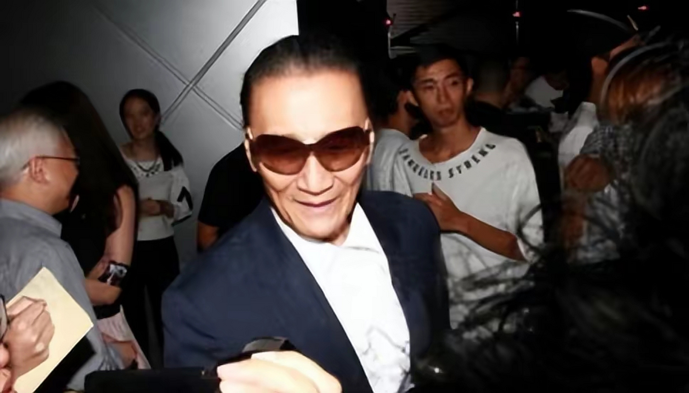 【港媒报道谢贤病危入院,遗产分配或将改变】近日,有港媒爆料称,86岁