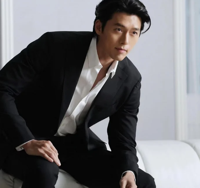 玄彬络腮胡新造型曝光!《交涉》海报公开,化身帅气要员解救人质