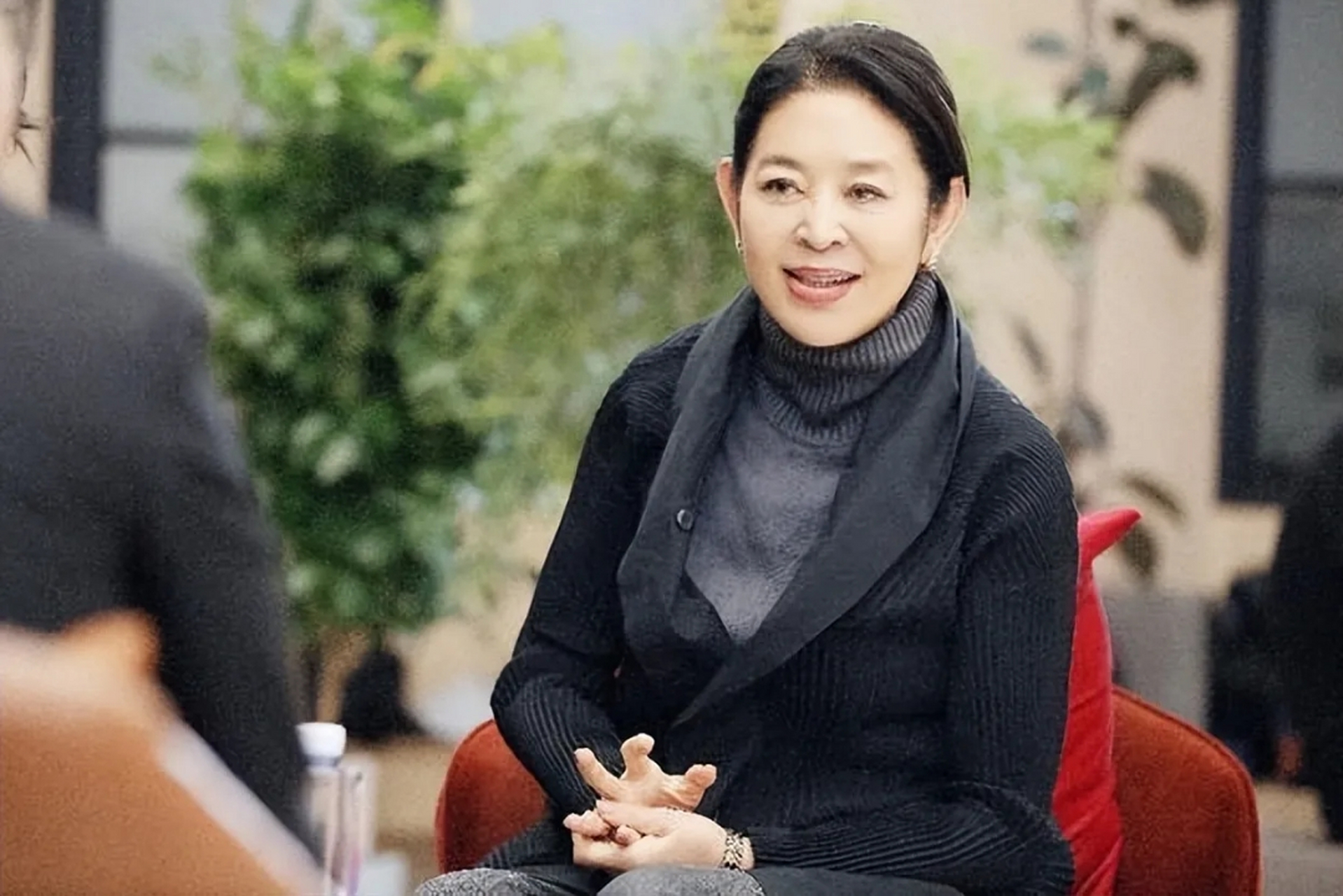 倪萍:再婚嫁著名导演杨亚洲,对亲儿子避而不谈,与继子关系怎样  倪萍