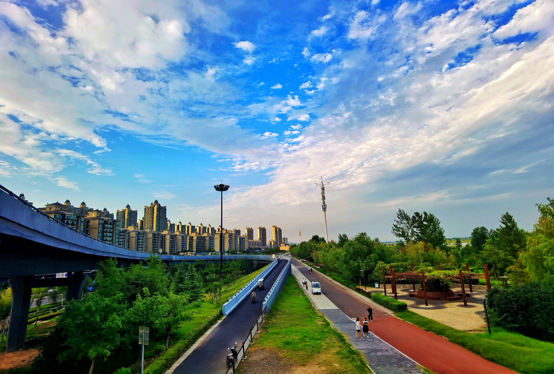 我要给大家推荐一个超级棒的景点,就是位于洛阳洛浦公园北岸