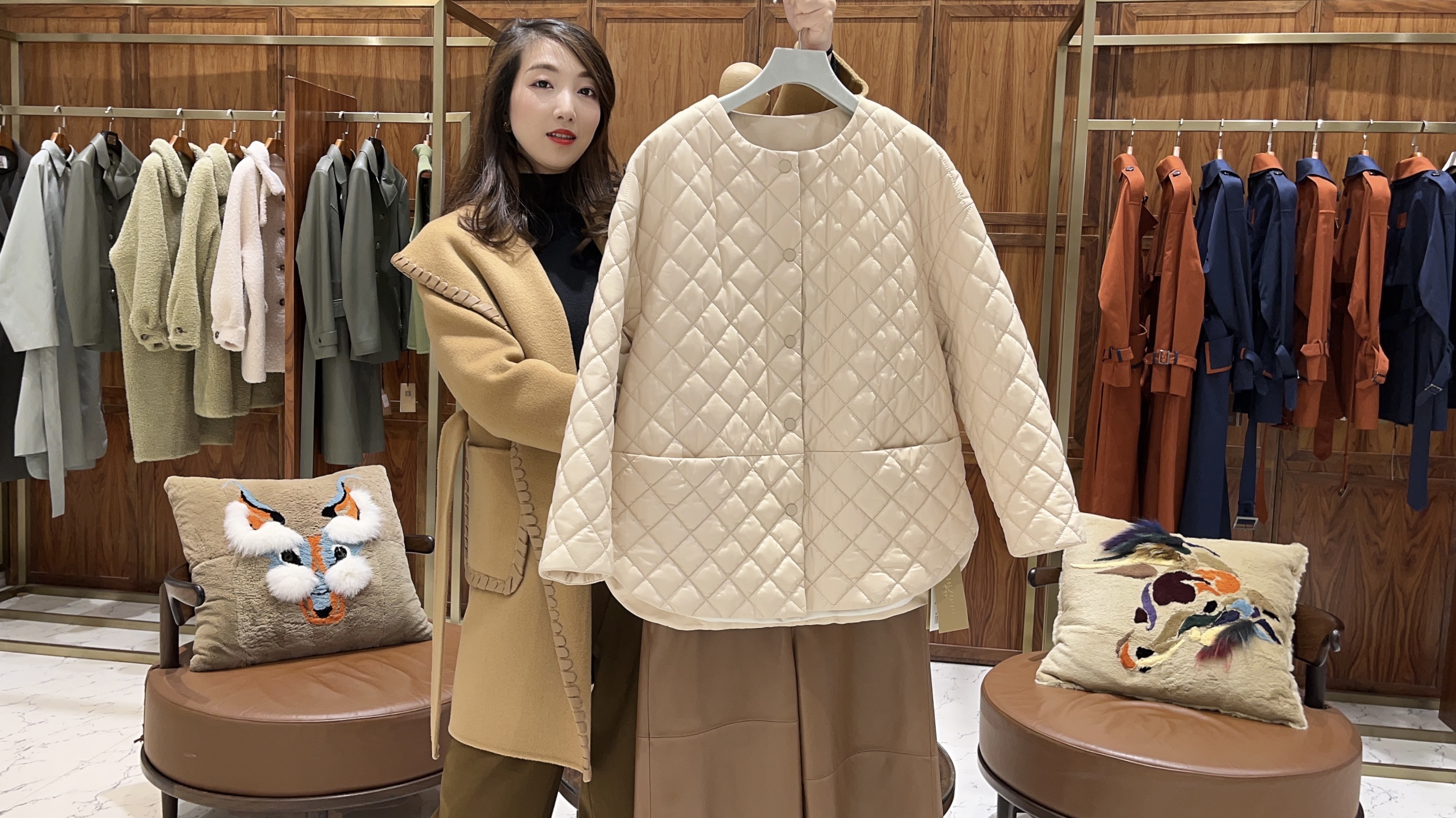 海宁皮草上市公司诺之,给国际奢品贴牌,这些衣服才是精致女人范