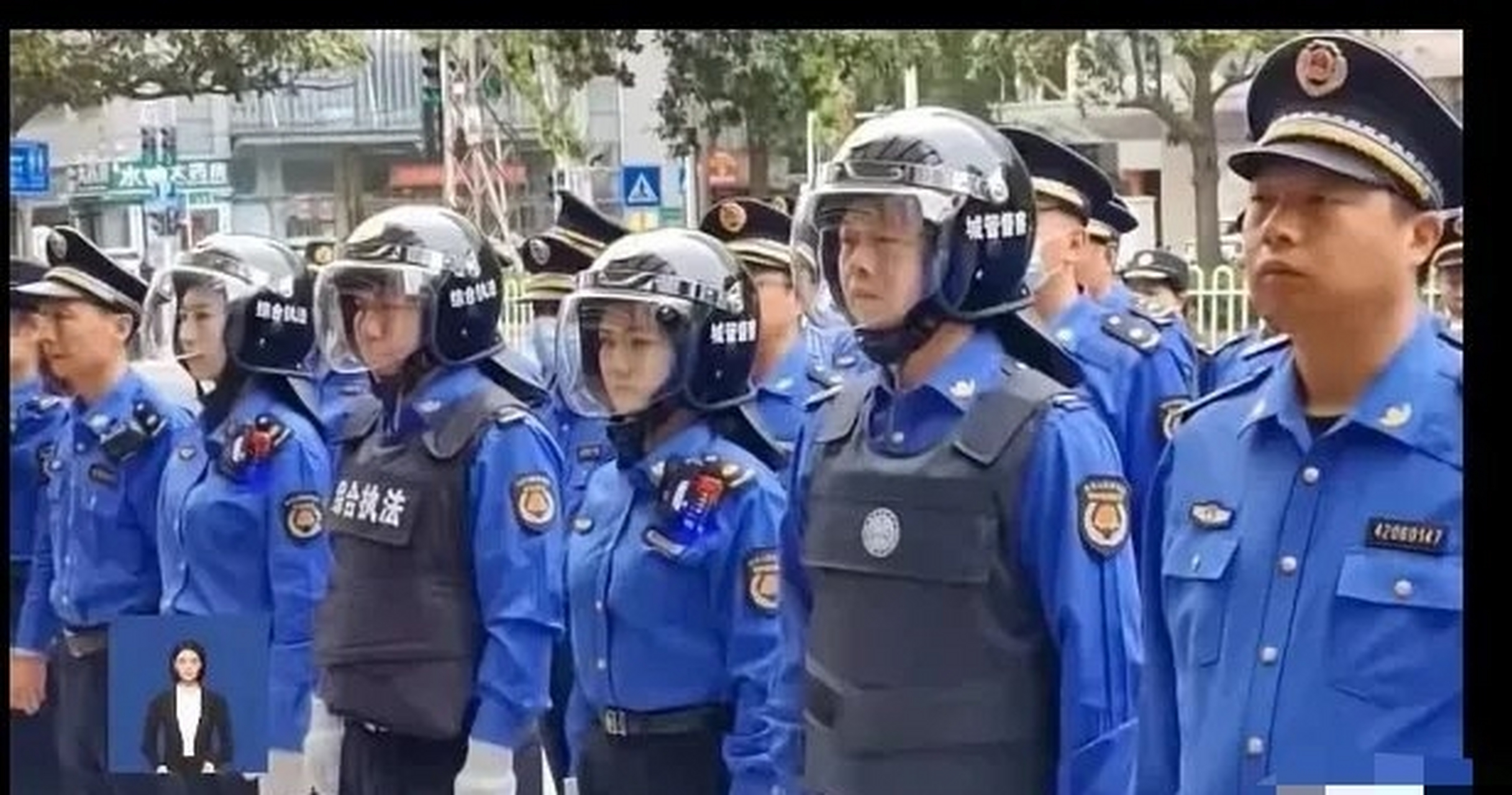 只是好奇了一点,城管作为服务型部门,为什么要装备防刺背心这样的防护