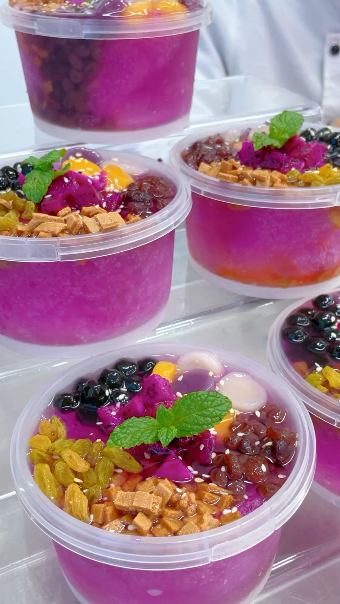 今天吃冰粉届中的前锋火龙果冰粉!