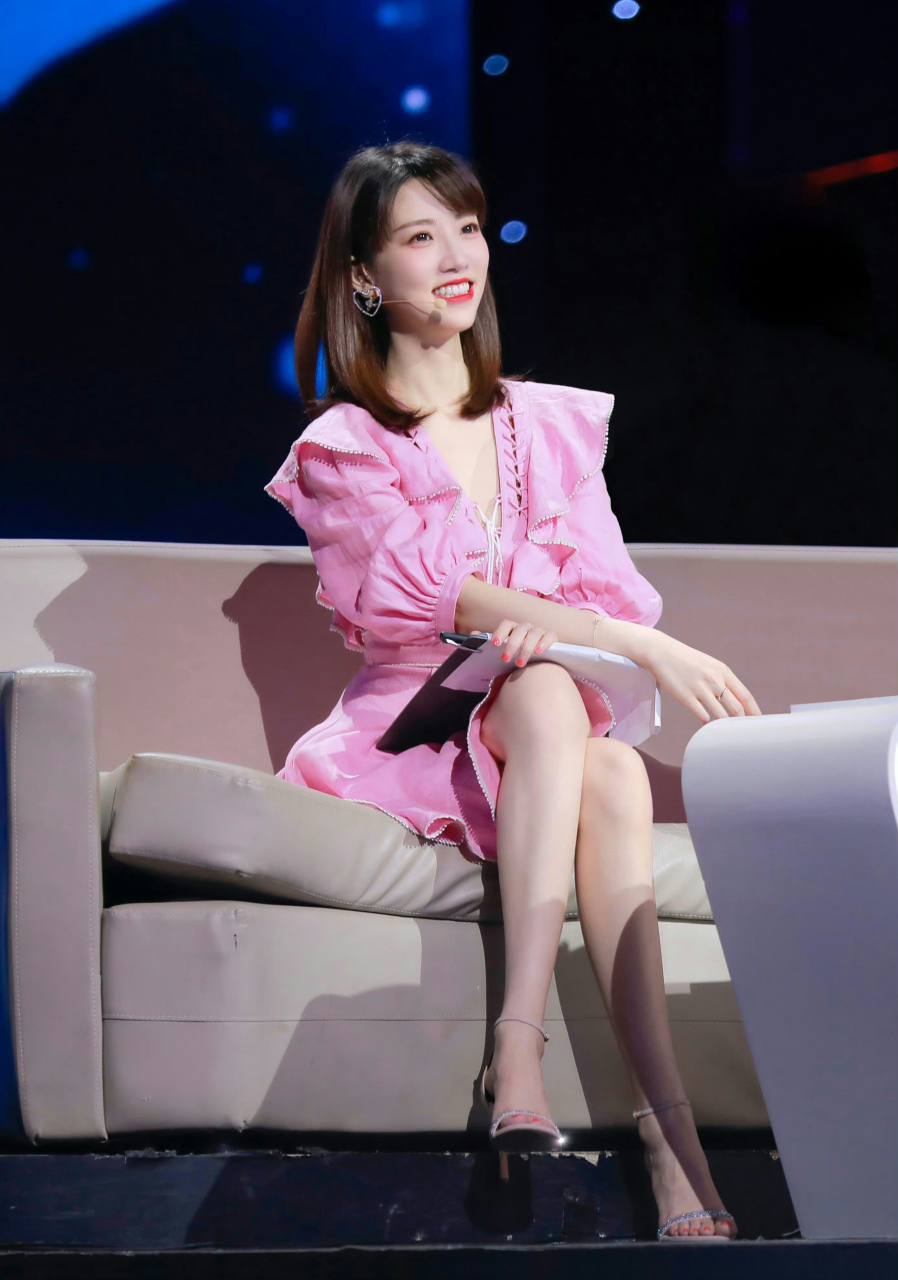 张纯烨的腿,到天花板了吧!