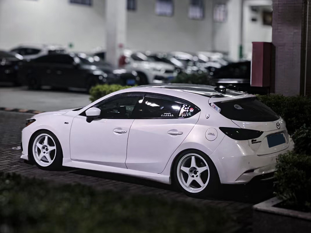 2016款马自达昂克赛拉两厢车改装18寸轮毂案例