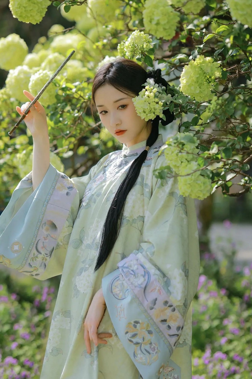汉服美女写真|绣球花的浪漫一刻93