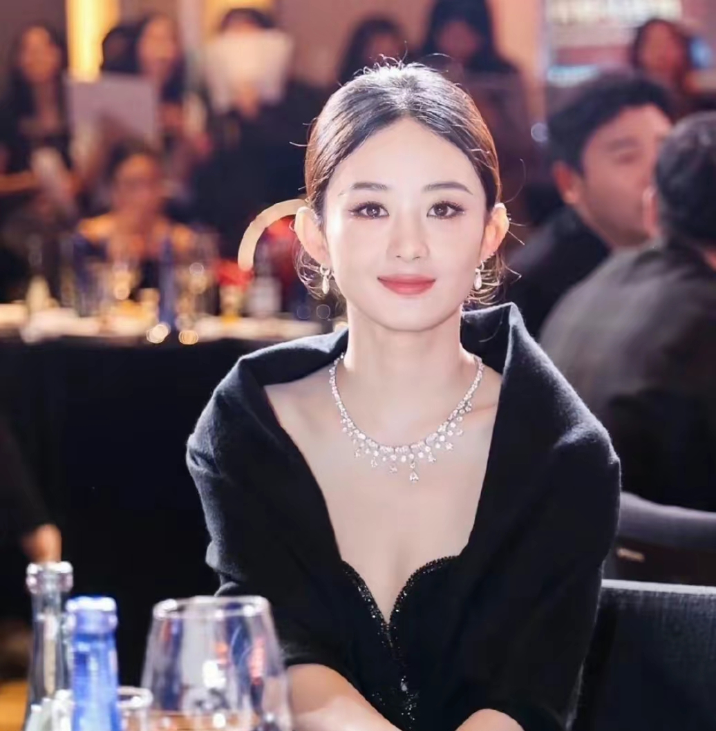 赵丽颖荣获白玉兰海外推广大使奖!发表获奖感言,让人刮目相看