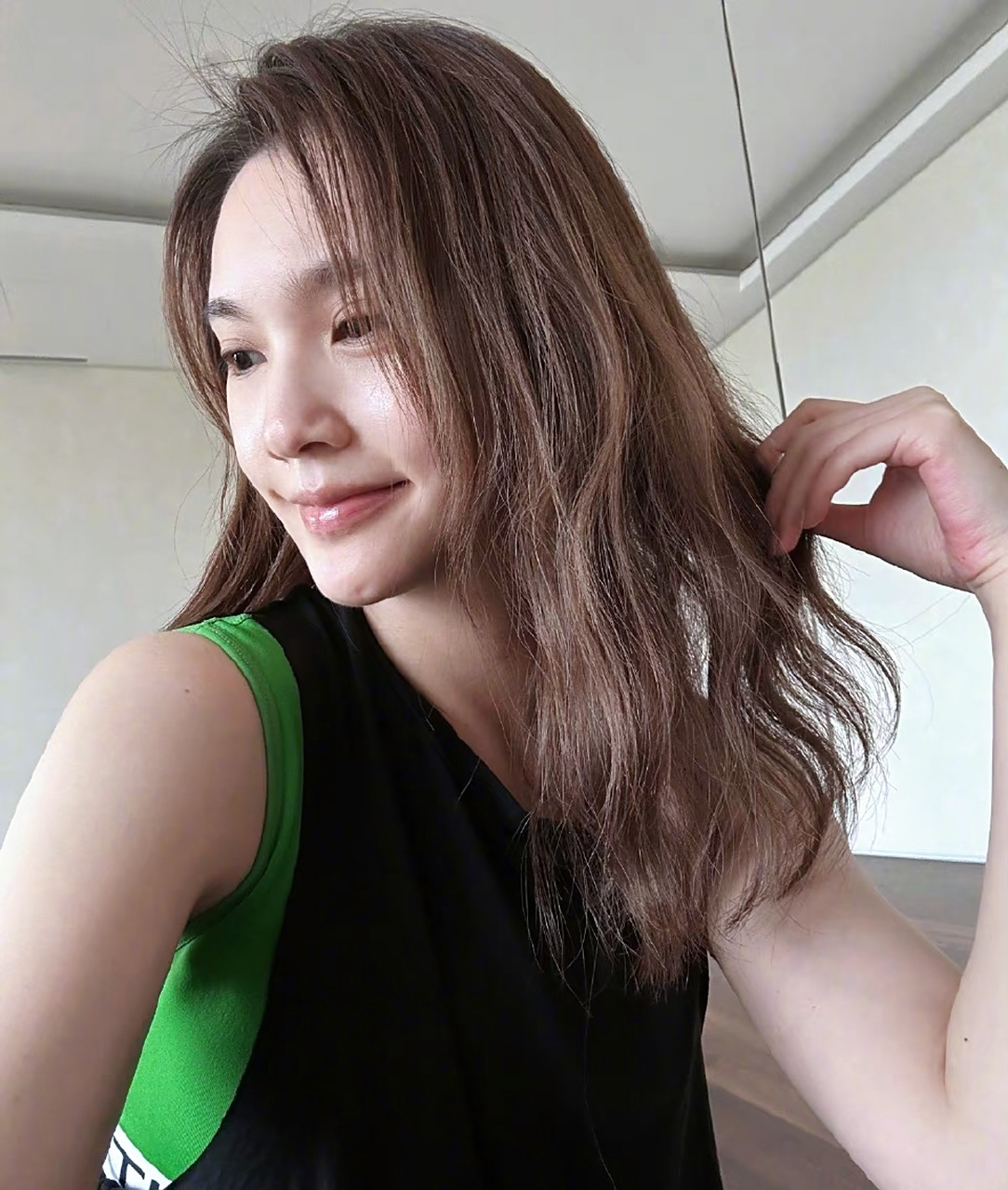 杨丞琳分享了自己练习瑜伽的生活照,不得不说姐姐是真的自律,这素颜没