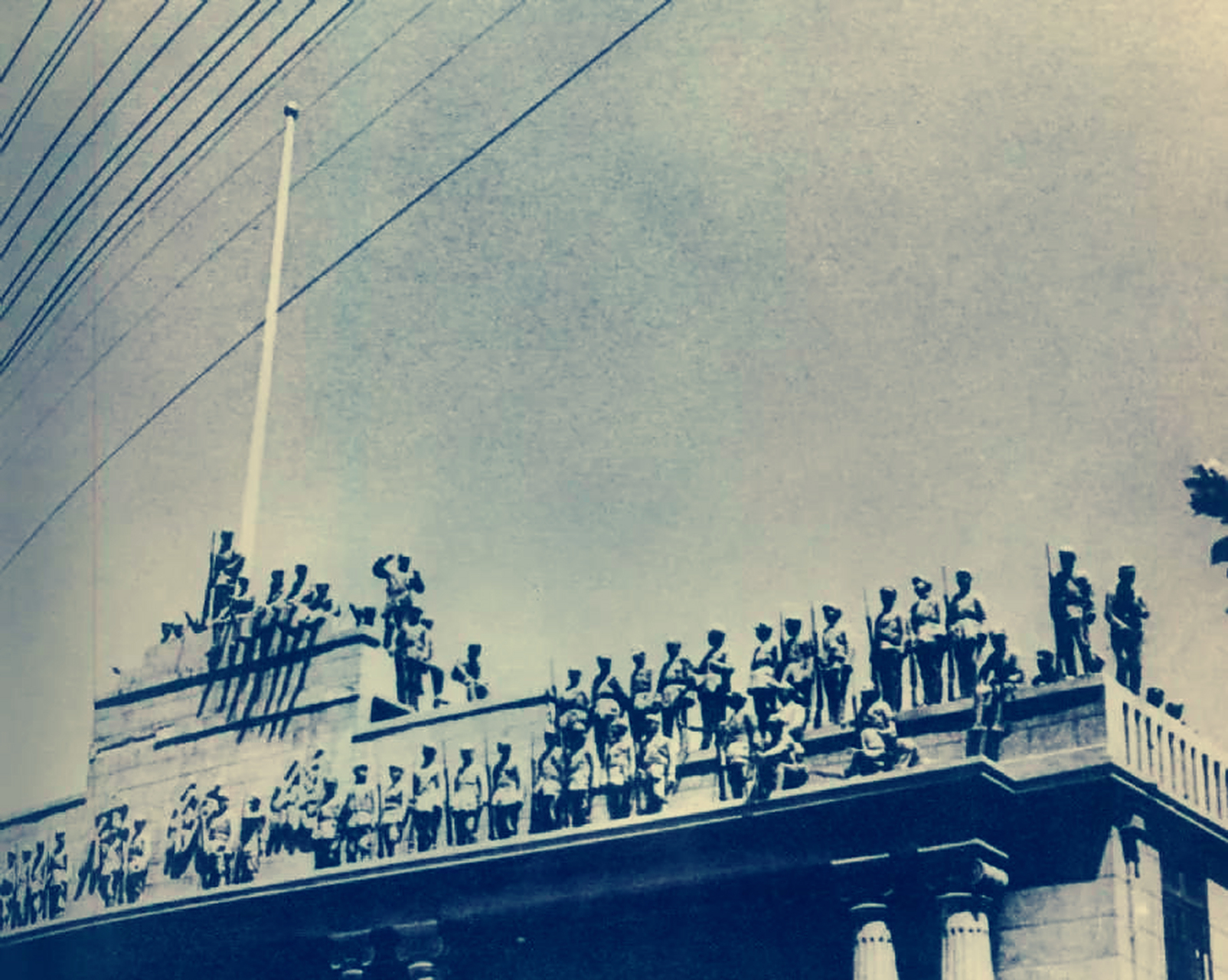 历史上的今天,1949年4月23日,人民解放军占领南京,宣告国民党在全国的