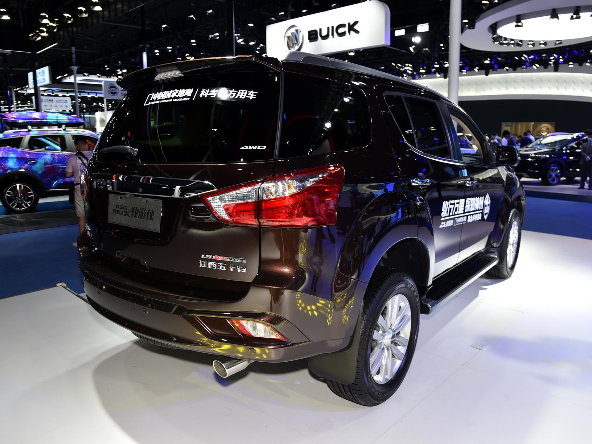 搭配6at 四驱,与日产途达同级,动力极强的suv,实拍mu-x牧游侠