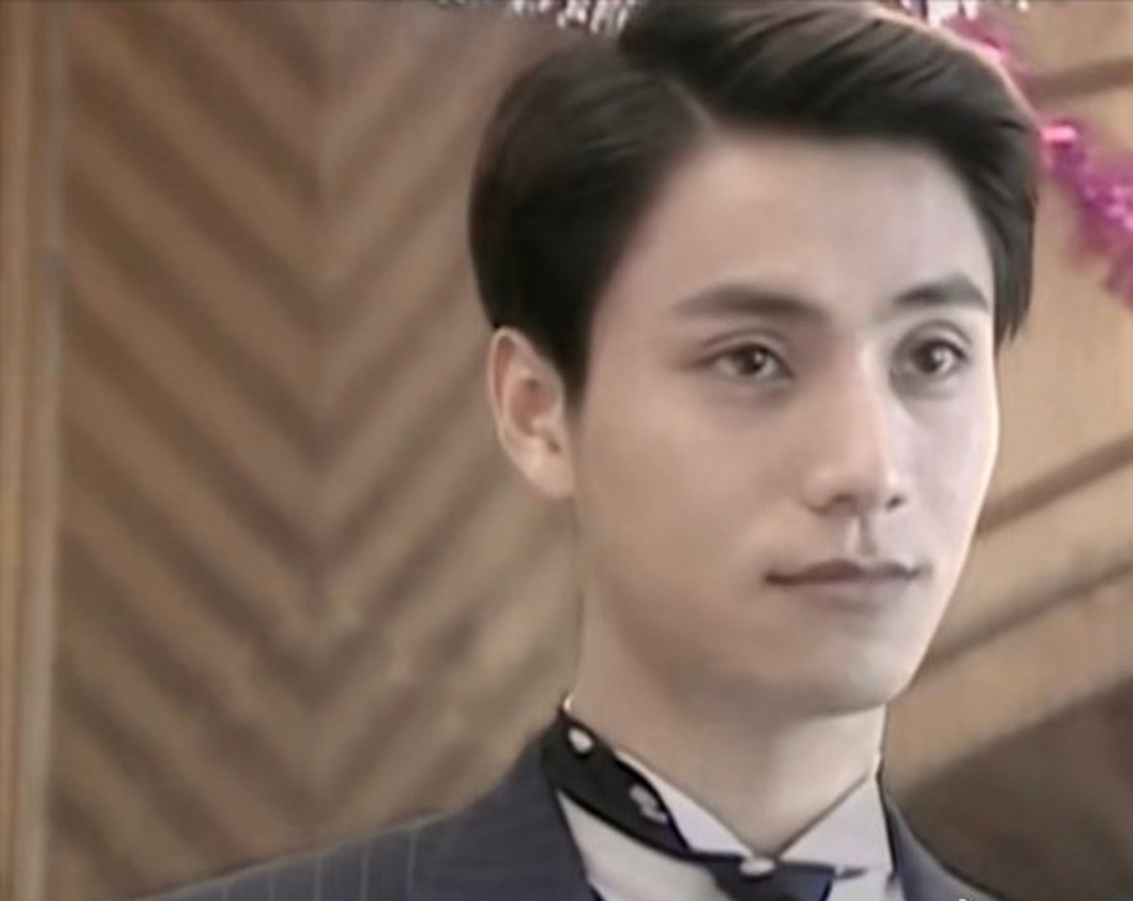 娱乐最前沿# 陈坤儿子发了最新的图片,感觉这孩子真一点没继承到爸爸