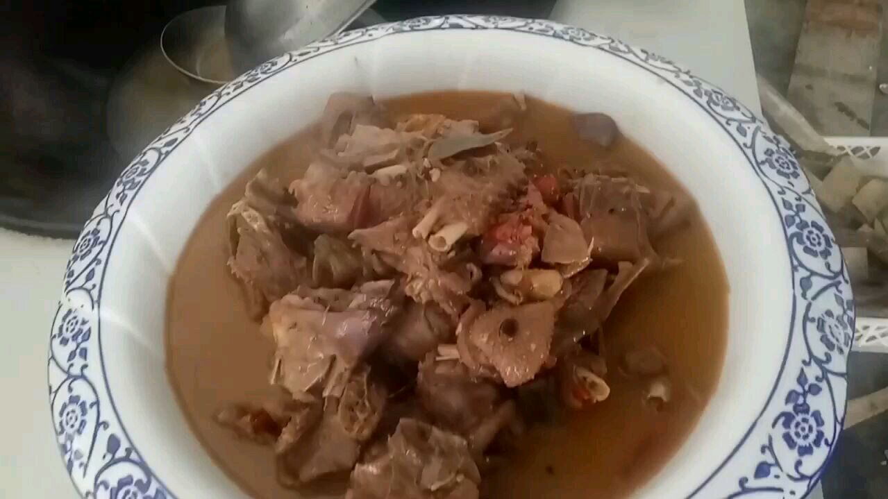 可以撑起一个店的特色菜,地锅炖大鹅,看看怎么做的