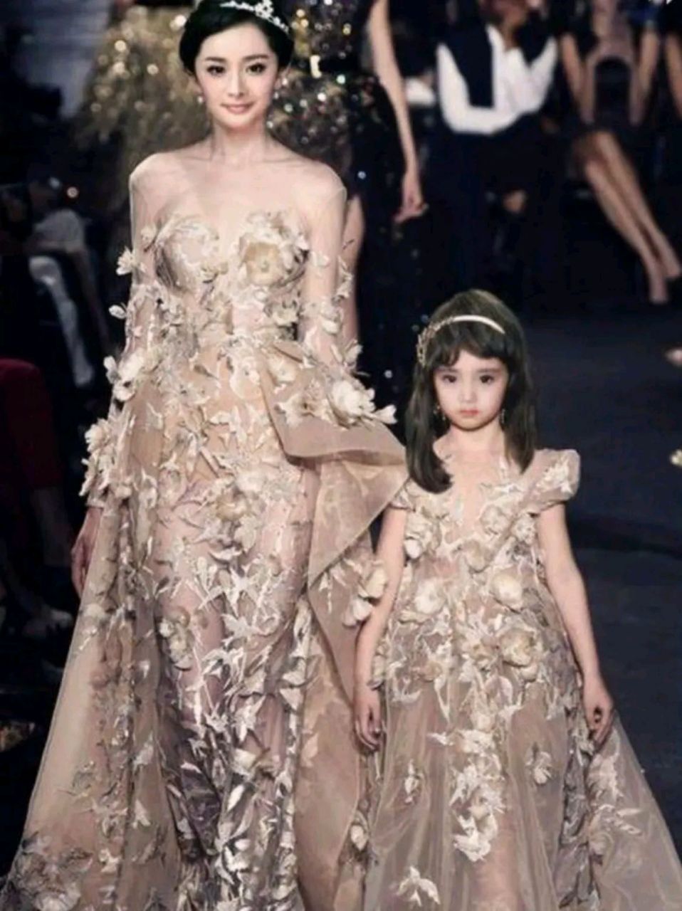 杨幂icon前公公刘丹爆出小糯米可能患有抑郁症,晚上经常一个人躲在