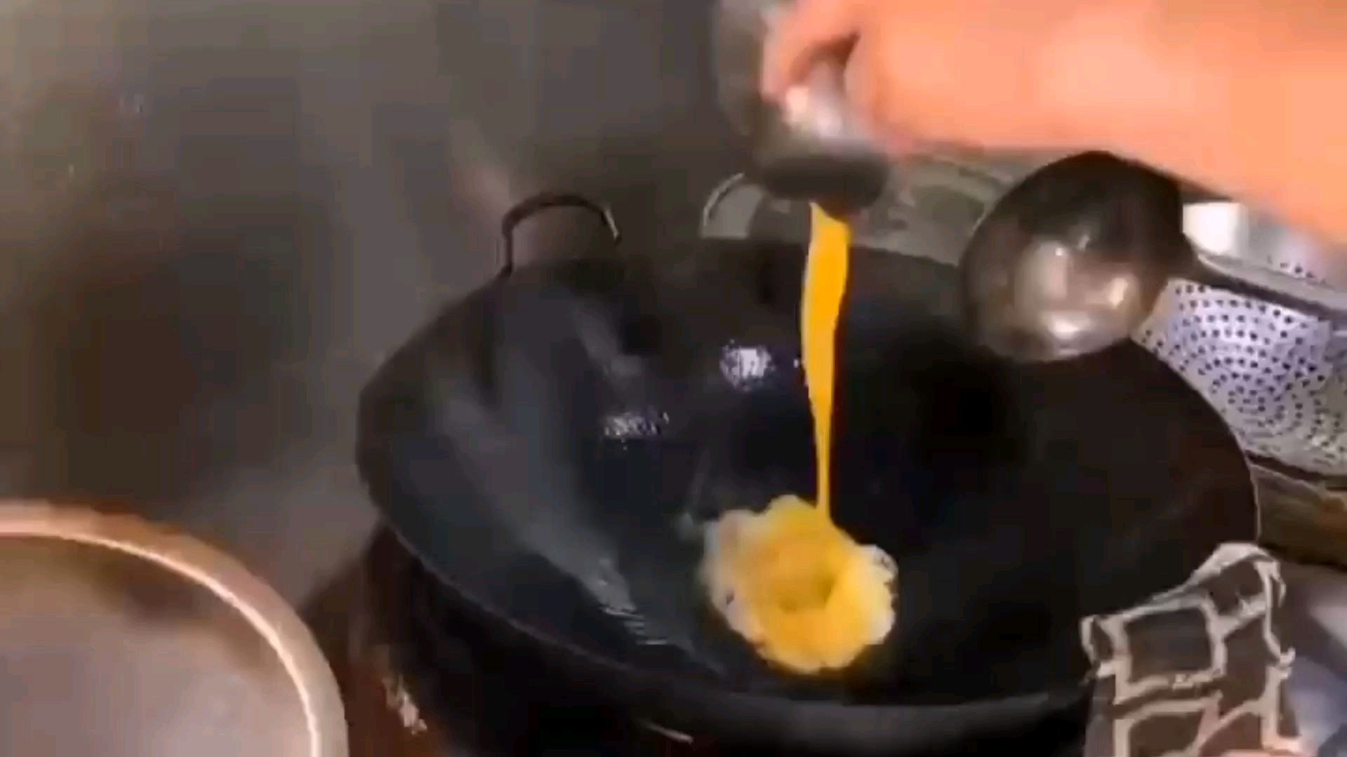 大厨分享小瓜炒鸡蛋的家常做法,脆嫩鲜香又营养,全家都爱吃