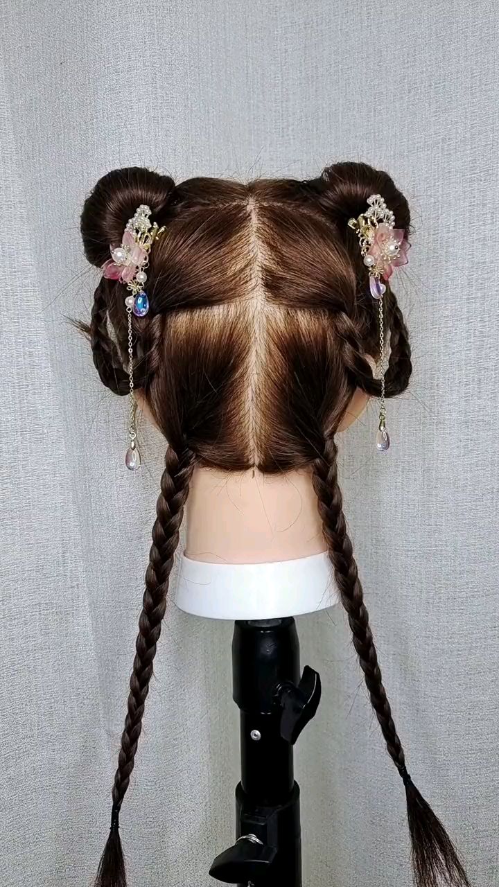 儿童编发:熊猫耳朵简单古风发型,搭乘古风这辆顺风车,让女儿美美的-度