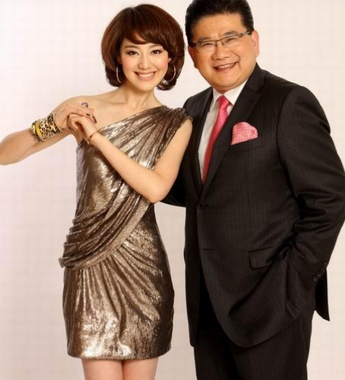 最美主持王冠:出道便得李咏欣赏,但绯闻缠身,39岁仍然自己一人