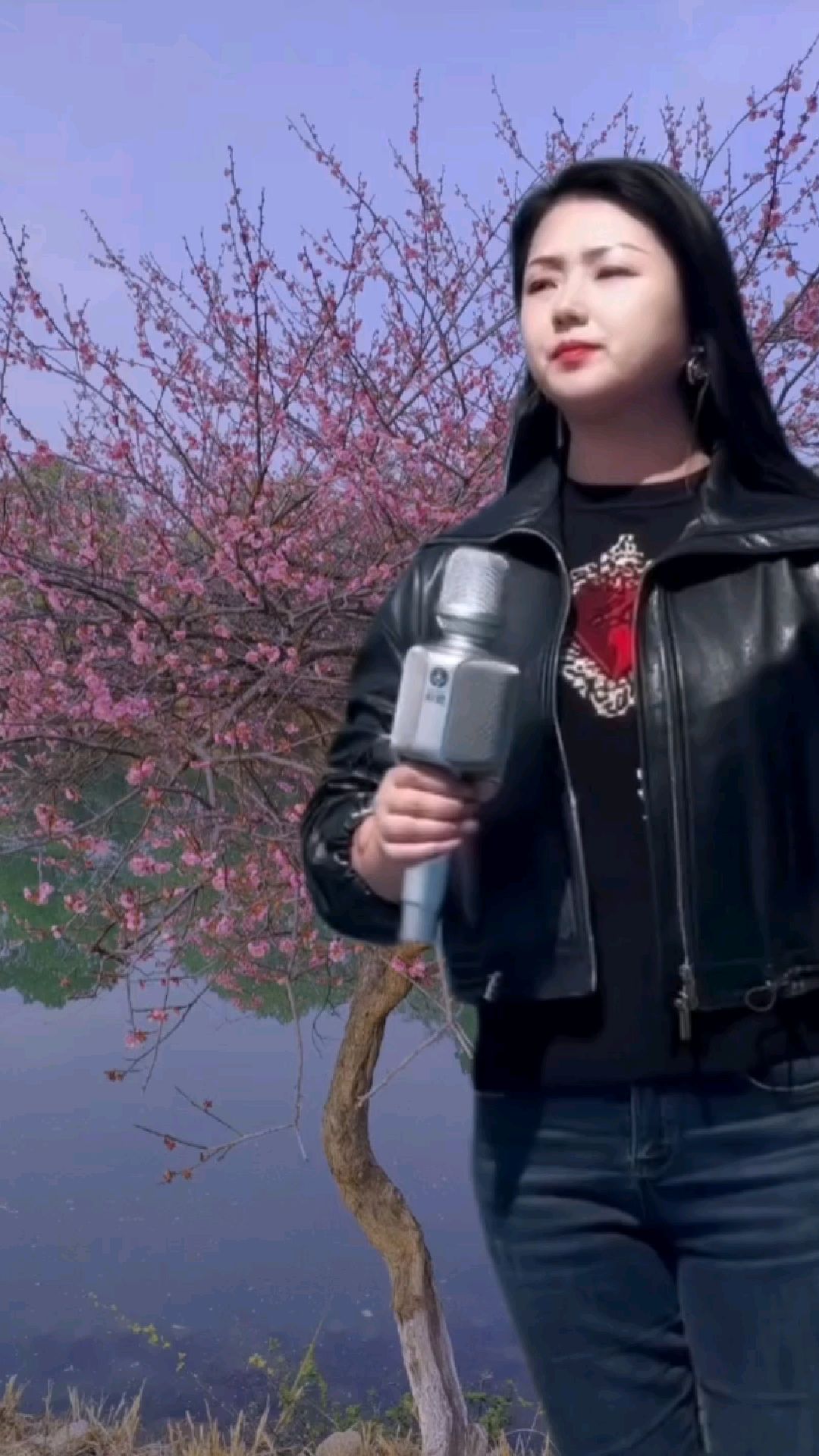 一首《我是一条小河》送给大家请欣赏#演唱:罗姣