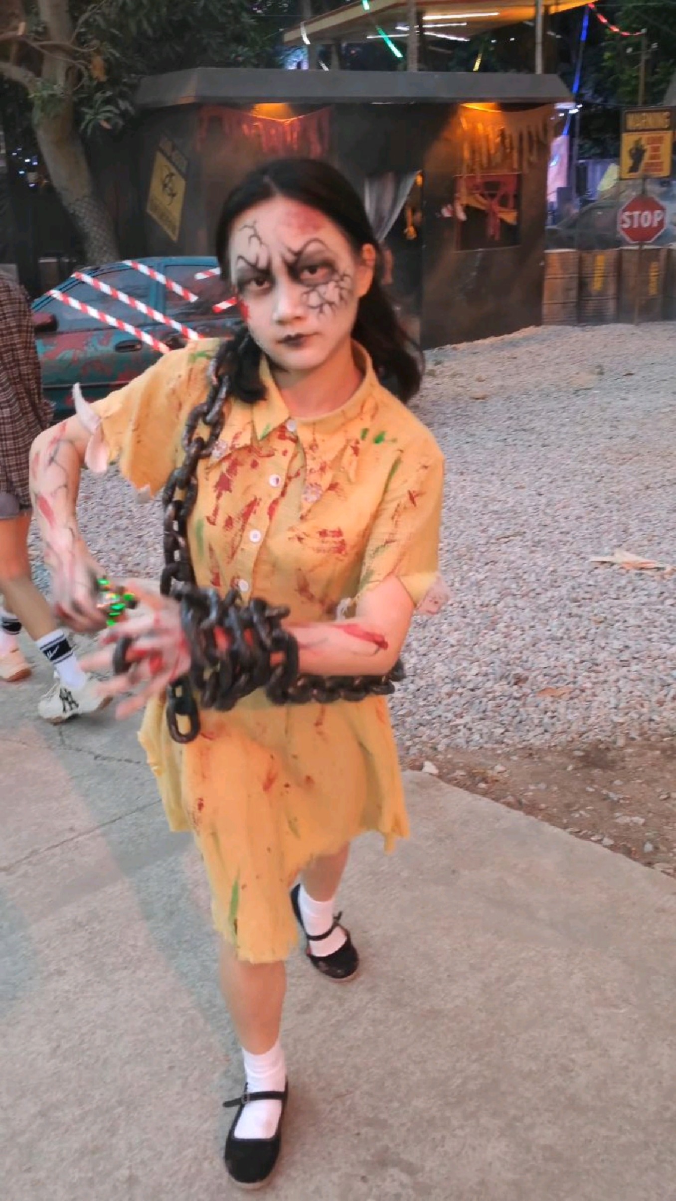 精彩恐怖表演,丧尸小女生!-度小视