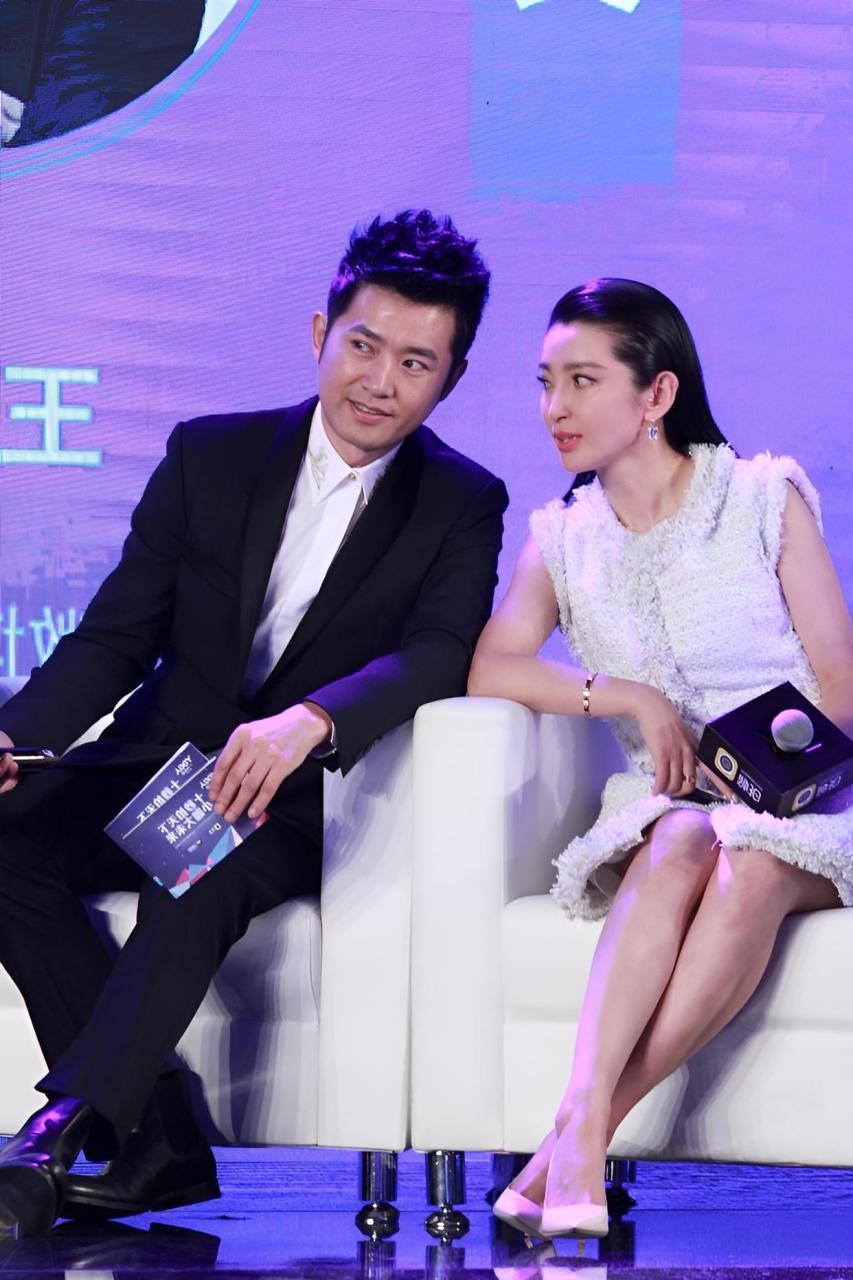 1995年,李冰冰贴在任泉耳边说话:"你跟我去广州拿我的代言费,26万现金