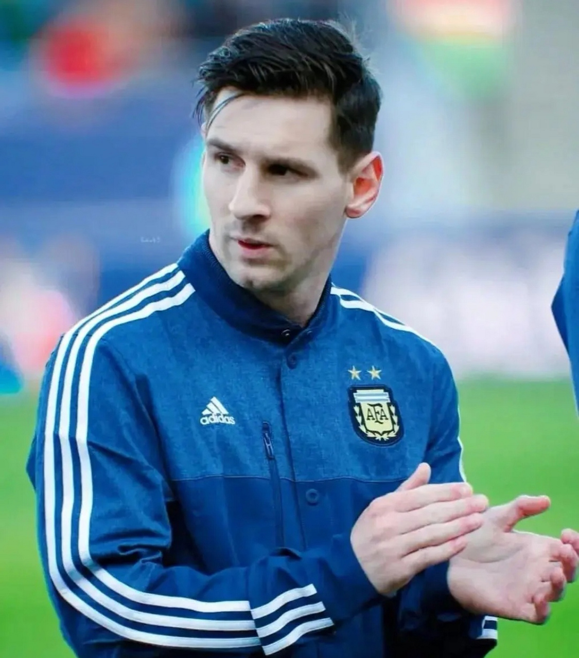 梅西就是集颜值～才华～人品于一身的好男人,是一位不可多得的世界