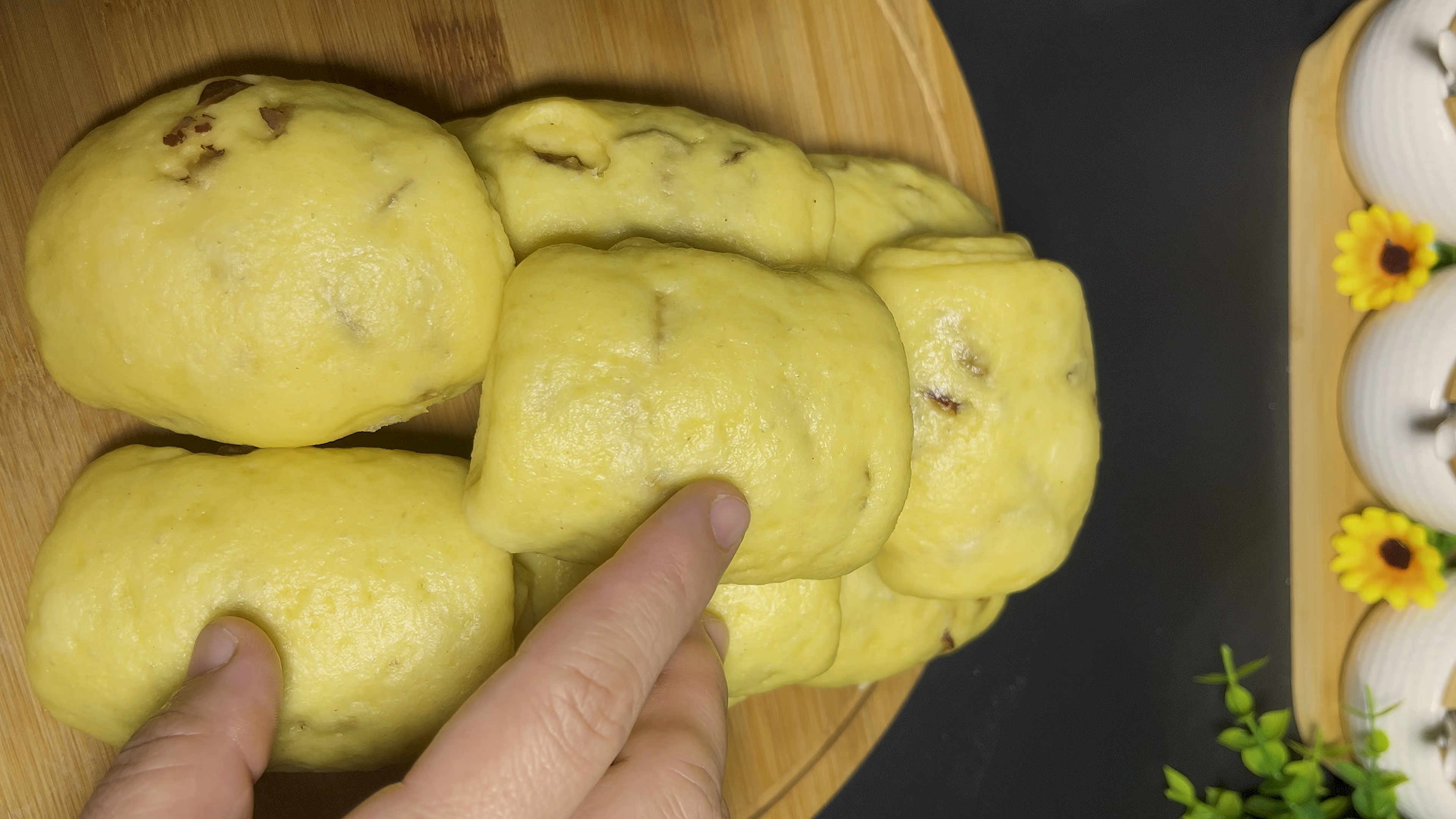 玉米面和红枣做的美食