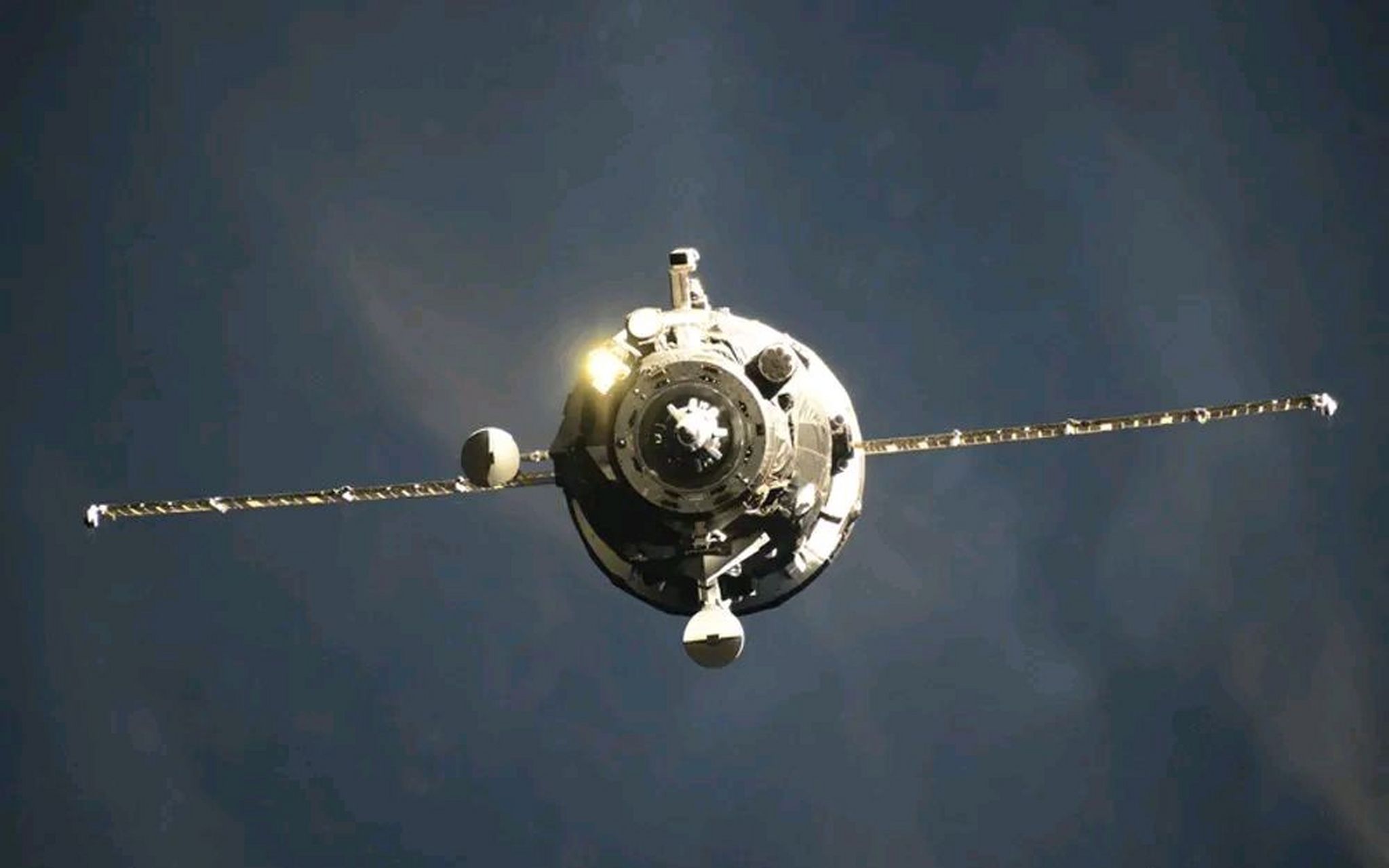 飞船欣赏:俄罗斯"进步号"货运飞船飞行图片