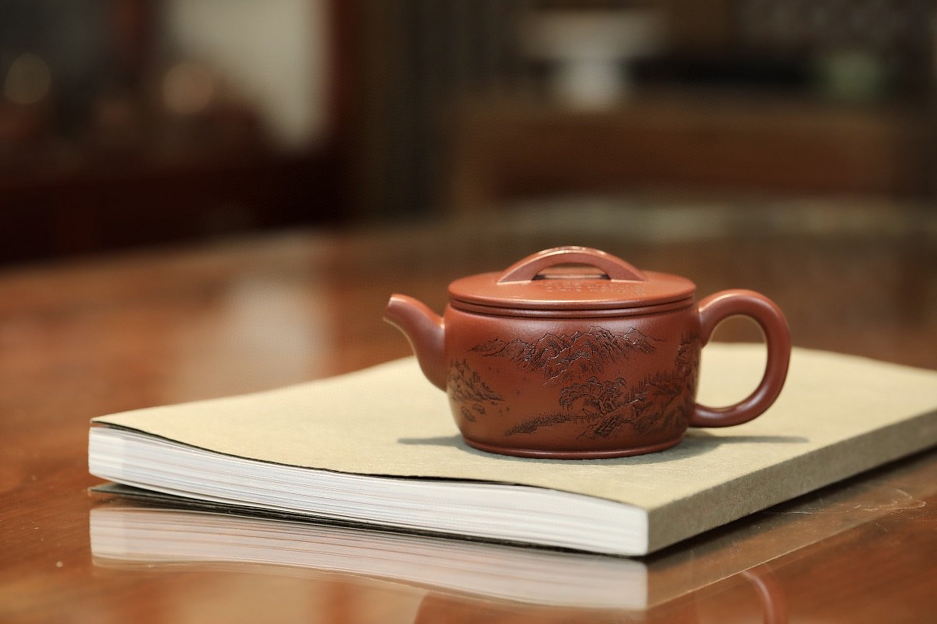 汉瓦壶如汉代的宽袍大袖般有着浩广的气度.