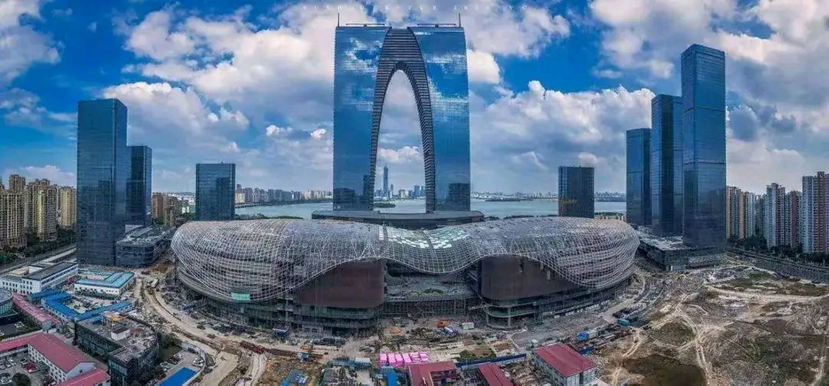 苏州发展被禁锢的太厉害,如果放开了干,试问谁可以比? 苏州