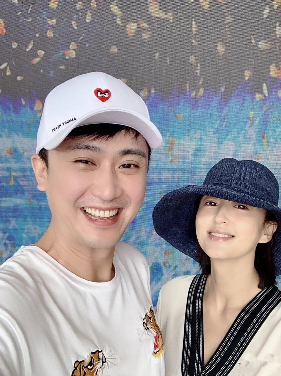 央视综艺主持人杨帆和张蕾可谓黄金搭档,杨帆帅气幽默,张蕾大气漂亮