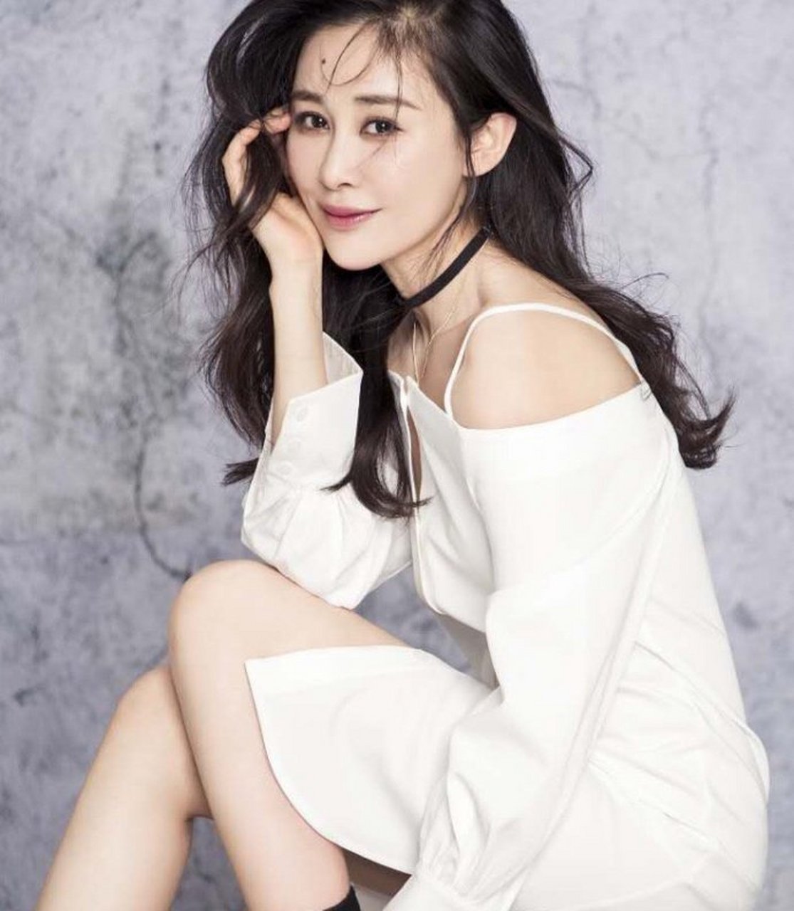 周扬优雅妩媚身材吸睛