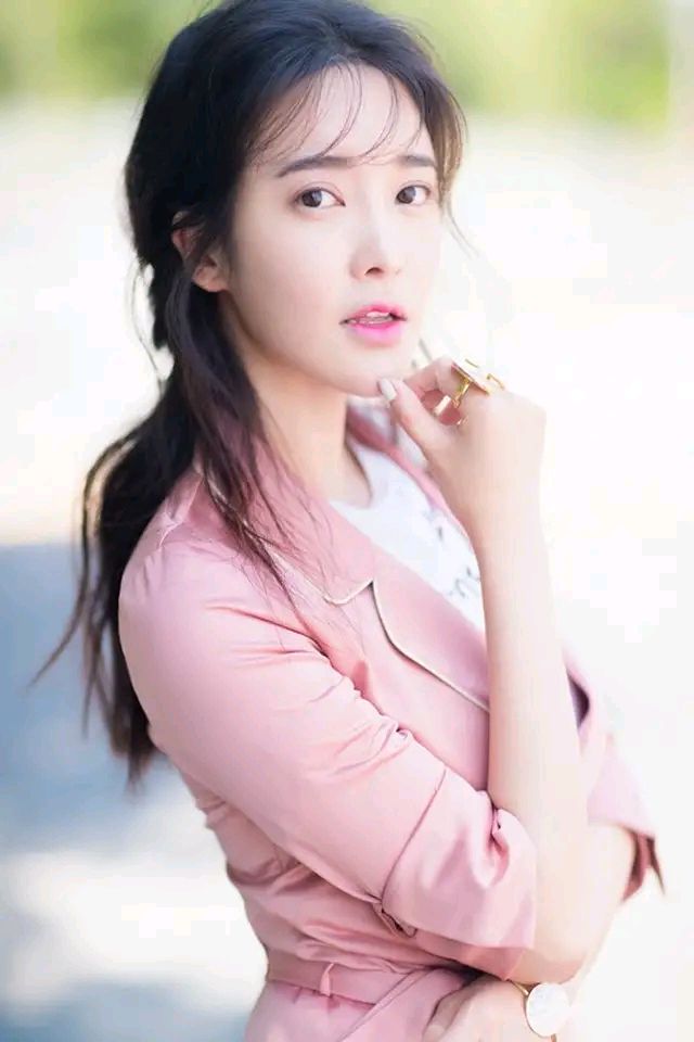 张璇精美壁纸:妩媚动人,女人味十足!