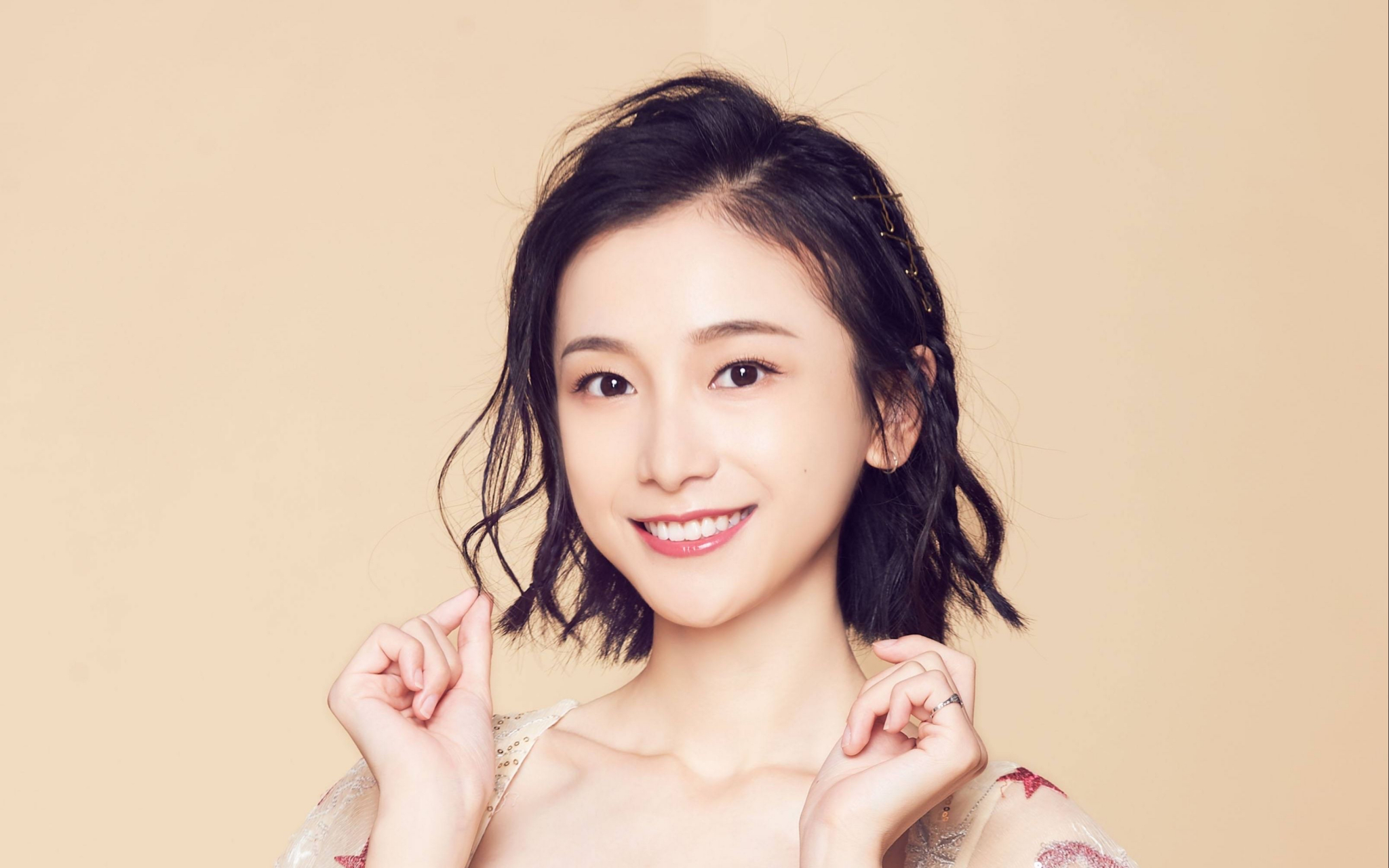 姜梓新,1996年3月11日出生于江苏省南京市,中国内地女演员,毕业于中央