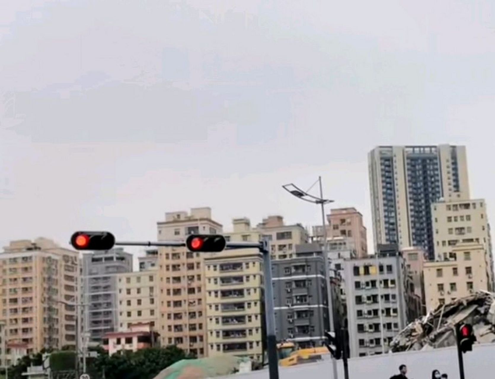 刚才在网上看到消息,深圳龙华民治横岭村拆啦,一个新的"横岭村"会出现