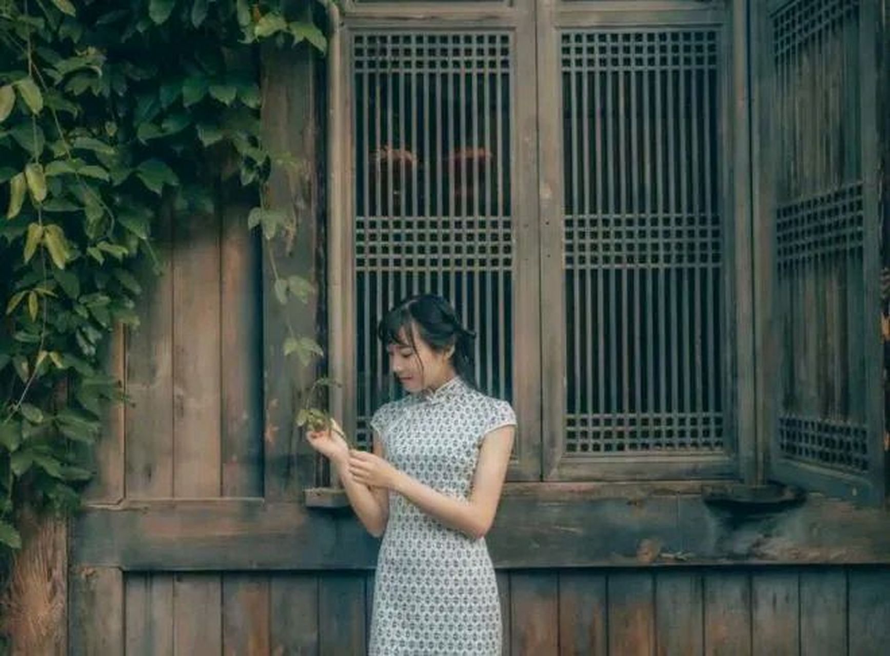 抗战期间,顾祝同看上才女许文蓉,不顾妻子反对娶回家,可婚后不久,他又
