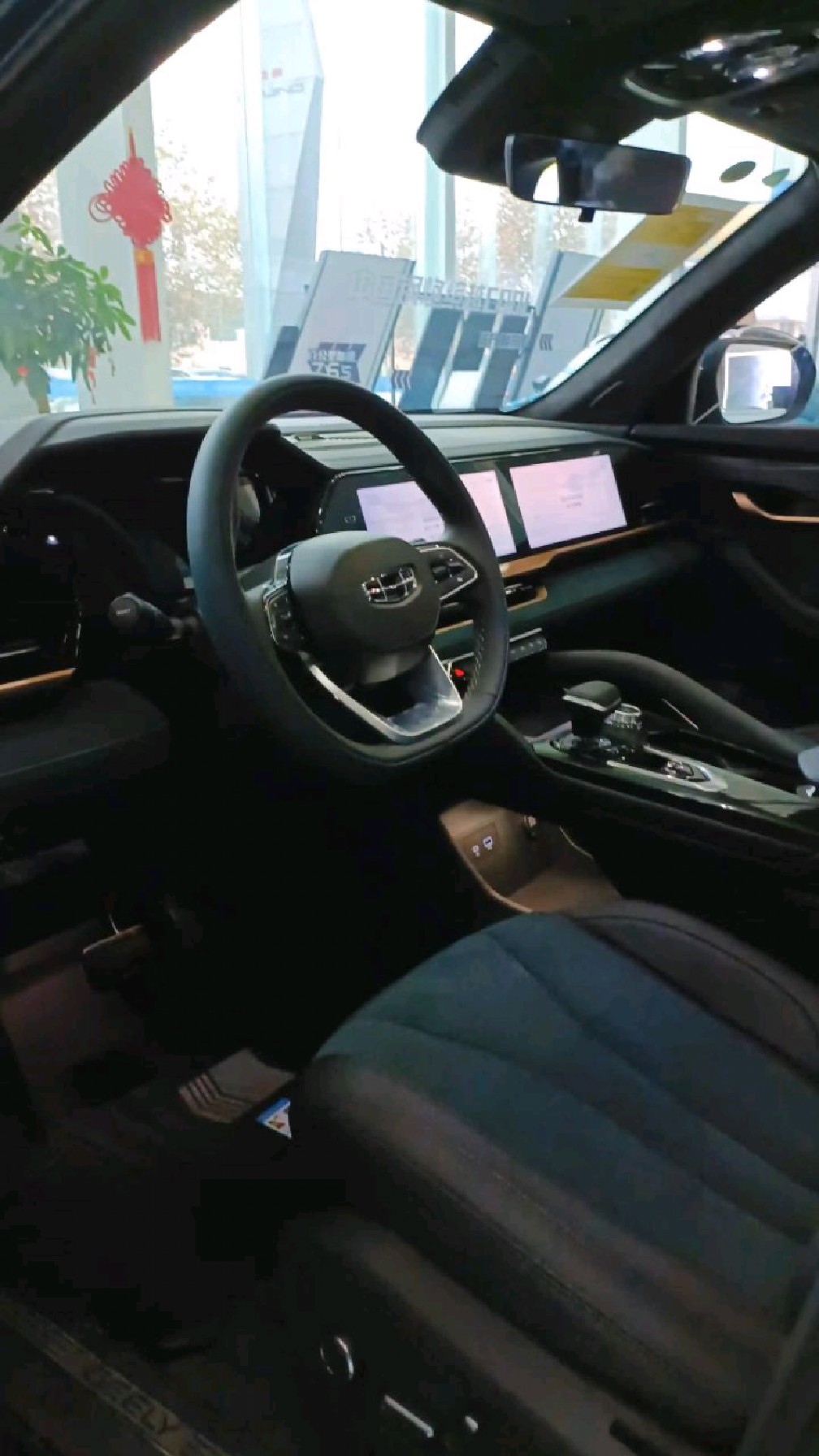 星越l翠羽蓝的内饰你喜欢嘛