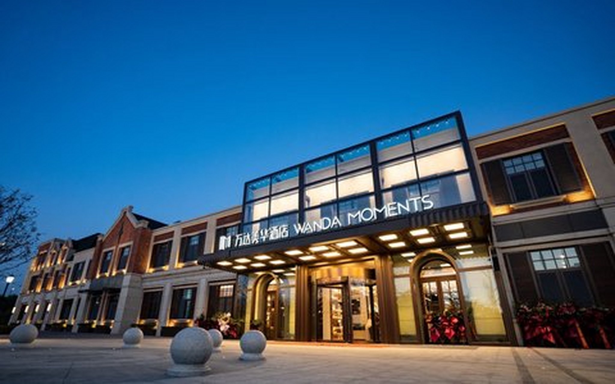 万达美华酒店位于长治市潞州区英雄北路潞鼎九号院16号楼(近万达广场)