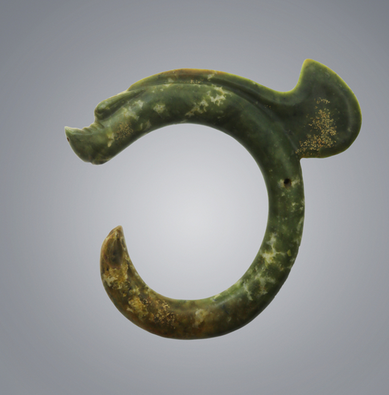 文物#内蒙古赤峰出土的c型玉龙,也被称为"中华第一玉龙",是红山位化