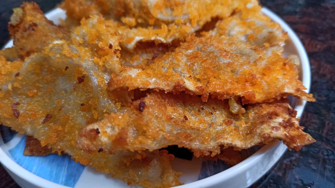 这混沌皮炸香煎,色泽金黄,表皮酥脆,一口一个,好吃停不了口