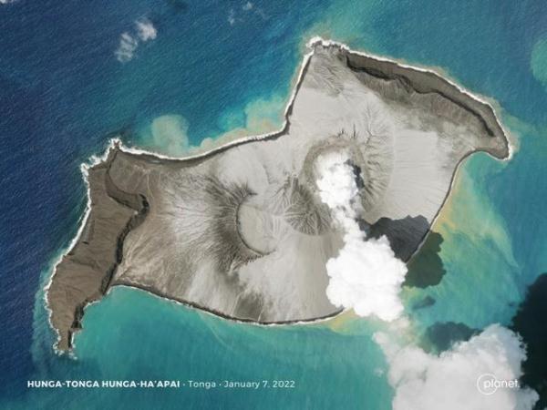 汤加火山爆发前后对比图曝光（一座岛屿几乎消失）