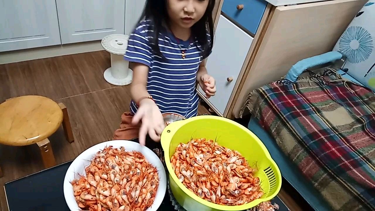 这么多野生的河虾,这样吃好过瘾啊!