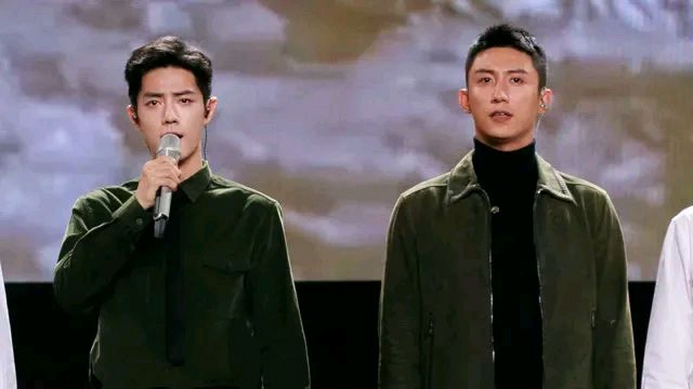 肖战icon黄景瑜同框照,感觉肖战的颜值直接秒杀黄景瑜,虽然黄景瑜也是