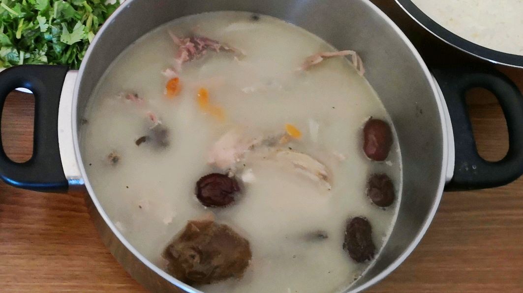 烤鸭骨头不浪费,看语哥教你熬成汤,营养又美味